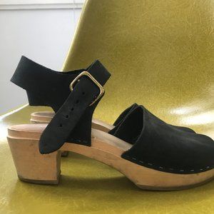 BRYR Closed Toe Clogs Sz 38 Black Nubuck